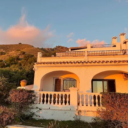 Luxury With 3 Bedrooms Apartment