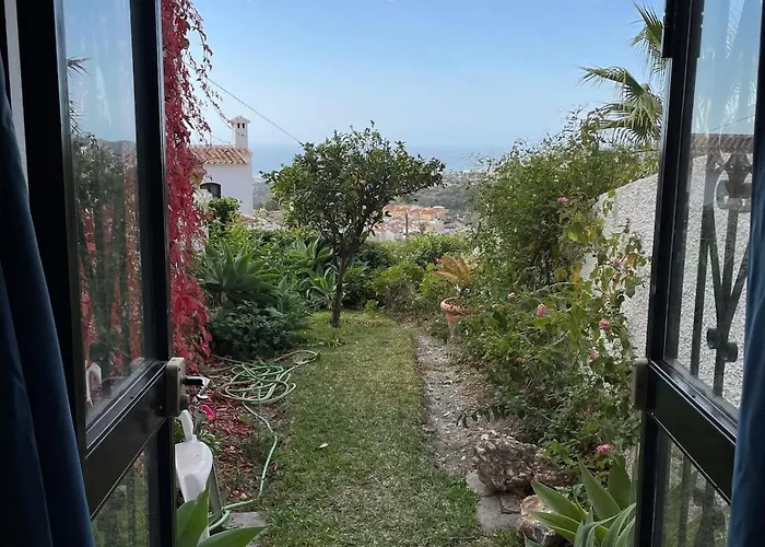 Luxury With 3 Bedrooms *