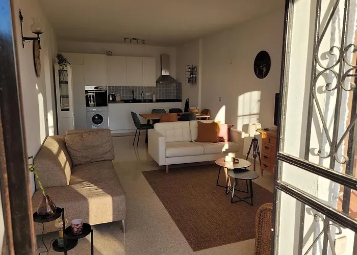 Luxury With 3 Bedrooms *